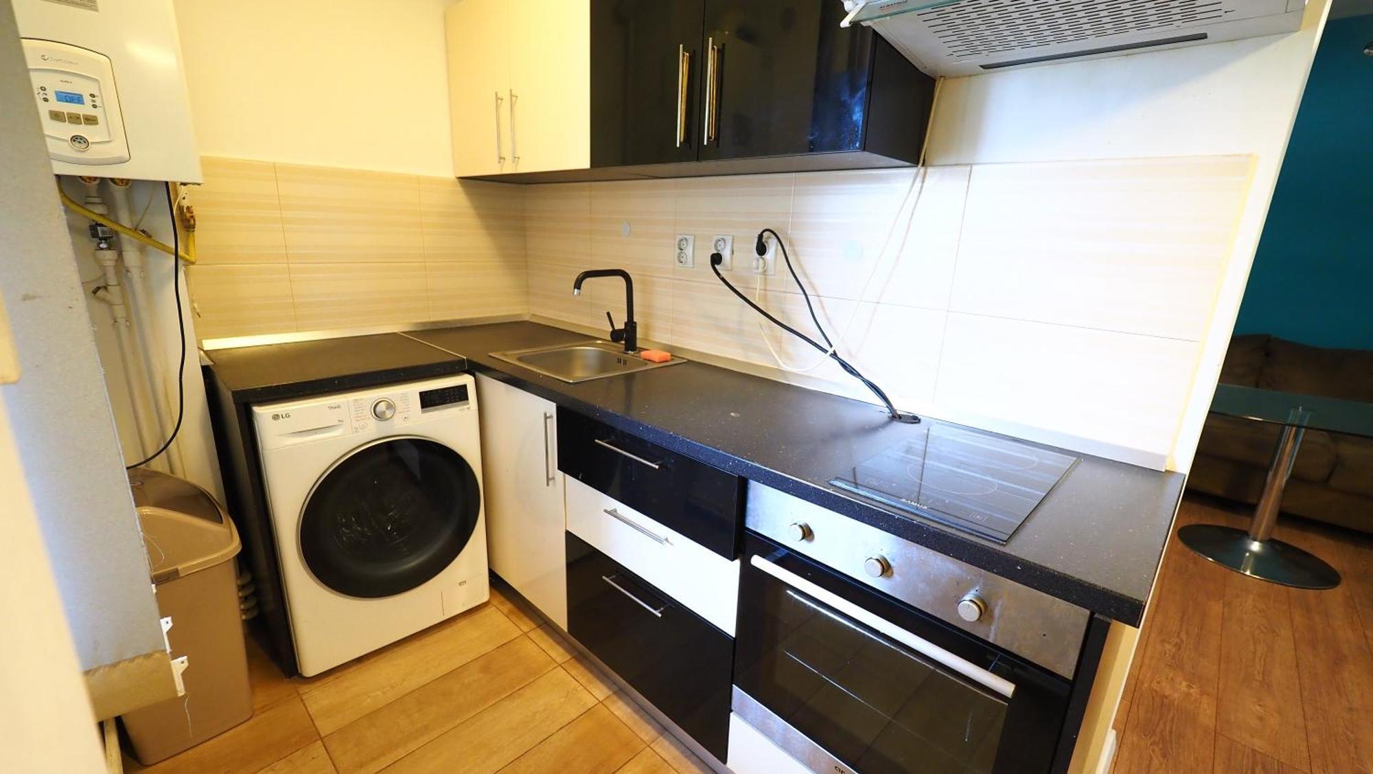 Iassium Airport Apartments Яш Екстериор снимка